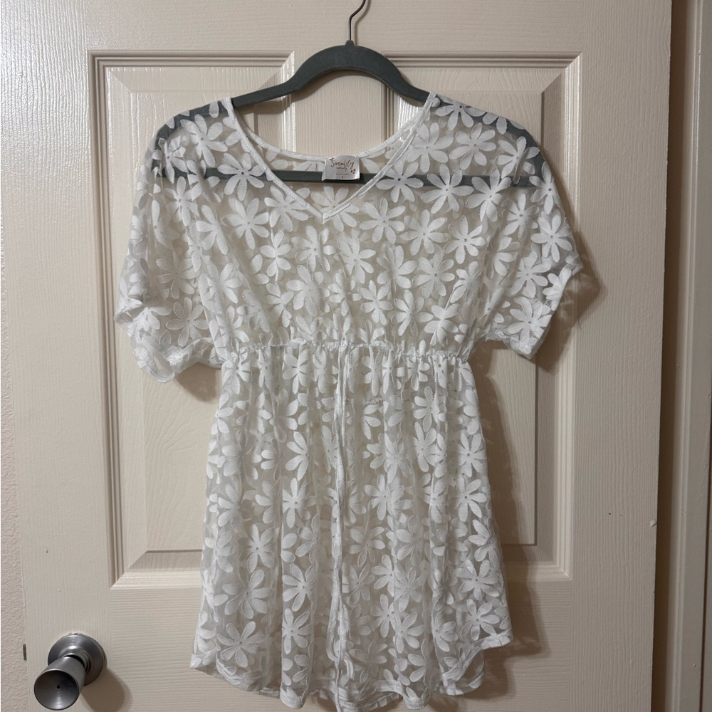 Siren Lily White Floral Lace Blouse